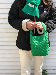 Groene gebreide mini handtas voor dames, trendy bubbel textuur tote tas, kleine dagelijkse tas.