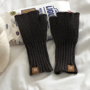 Guantes de invierno de punto marrón oscuro sin dedos con parches, muy cálidos y suaves.