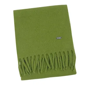 Accogliente sciarpa invernale verde con misto lana morbido e design con frange.