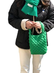 Groene gebreide mini handtas voor dames, trendy casual popcorn tote tas van zachte stof.