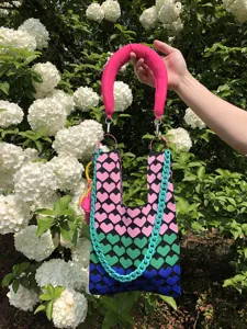 Gradient heart knit shoulder bag for women, handmade chunky chain handbag, casual tote bag.