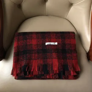 Écharpe à carreaux rouge et noir classique avec franges, douce sensation de cachemire hiver chaud.
