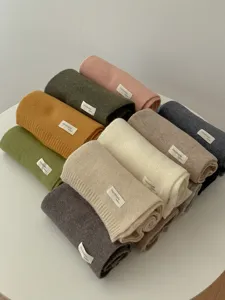 Winter dicker warmer gestrickter einfarbiger Schal fuer Damen und Herren, kuscheliger Halsschutz.
