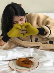 Kleurblok warme pluche winterhandschoenen voor dames, dikke zachte gebreide touchscreen handschoenen.