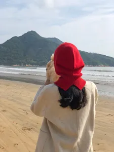 Cagoule tricotée en laine rouge confortable pour femme, écharpe capuche d'hiver.