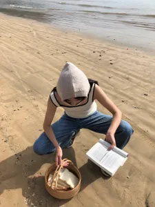 Cagoule tricotée beige, bonnet capuche d'hiver unicolore chaud pour femme et homme au quotidien.