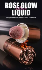 Vloeibare highlighter contourstift met kussentjes applicator en roségouden dop voor make-up.