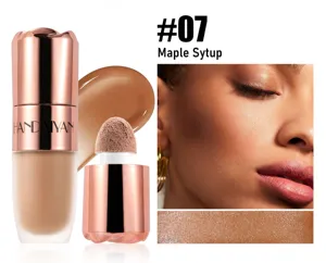 Gedetailleerd overzicht van de contourstick textuur, sponsapplicator en tint 07.