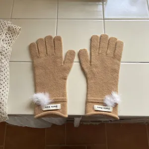 Damen Winter warme Strickhandschuhe einfarbig süße Plüschbälle Touchscreen Wollfäustlinge