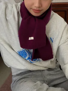 Gemütlicher einfarbiger Wollschal für Damen, eleganter Strick-Halswärmer im Winter.