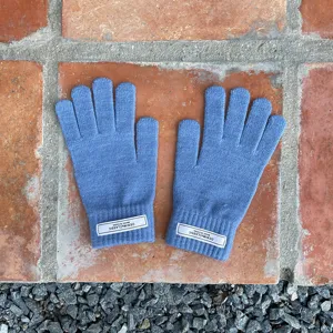 Blaue Strickhandschuhe Winter warm Touchscreen fünf Finger einfarbige Wolle Handschuhe Detailansicht