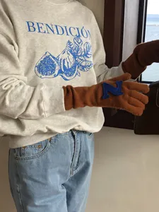 Gemütliche Strickhandschuhe für Damen, warmer Winter Thermik Mode Buchstaben Design.
