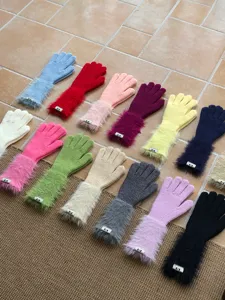 Warme winterliche Strick-Touchscreen-Handschuhe mit plüschigen langen Bündchen, einfarbig