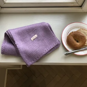 Gemütlicher Winterschal für Damen, weicher dicker Strickschal in Unifarbe für die kalte Zeit.