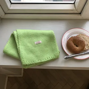Gemütlicher hellgrüner Strickschal für Damen, dicker Winterschal, warmer Halswärmer, einfarbig.