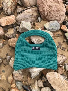 Dunkelgrüne geflochtene Damentasche, modische Strick Handtasche, elegante Beuteltasche neu.