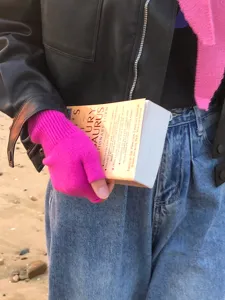 Bequeme Strick-Fingerlos-Handschuhe in leuchtendem Pink, ideal für Herbst und Winter warm.