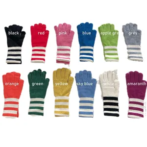 Gestreifte Strick-Touchscreen-Handschuhe in vielen Farben für warme Wintertage.