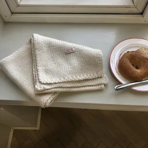 Gemütlicher einfarbiger Strickschal für Damen, dicker warmer Winterschal mit tollem Look.