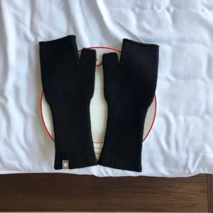 Schwarze geflochtene fingerlose Handschuhe Damen, warme Winter Half Finger Handschuhe.