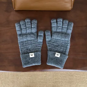 Graue Strick-Fünffingerhandschuhe, winterliches Thermo-Waffelmuster-Design f. Damen.