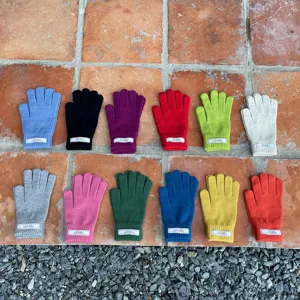 Einfarbige Strick-Touchscreen-Handschuhe für Damen, warme Fünf-Finger Winterhandschuhe.