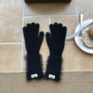 Schwarze lange Strickhandschuhe mit weichen Plüschbündchen, warme Winterhandschuhe Damen.
