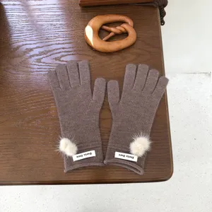 Braune Strickhandschuhe Winter warm süße Studenten einfarbig Plüschball fünf Finger