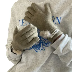 Damen Winter warme Strickhandschuhe süße einfarbige Wolle Touchscreen Handschuhe mit Plüsch Pompons.