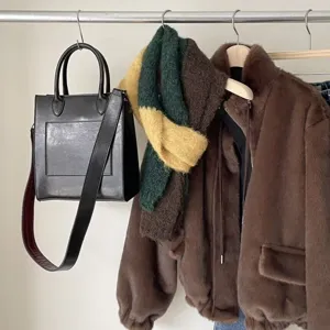 Sciarpa invernale calda in mohair colorblock, morbido accessorio moda in lana per donne.