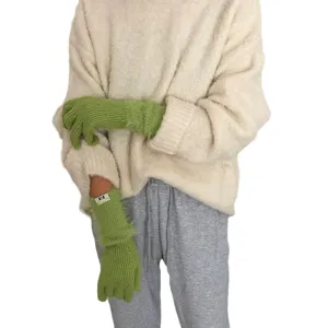 Grüne lange Strickhandschuhe für Damen, flauschige Winter Touchscreen Fünffinger Handschuhe.