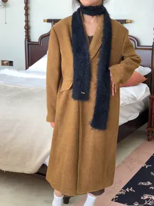 Bufanda larga y estrecha de visón sintético estilo coreano, detalle de moda Maillard.
