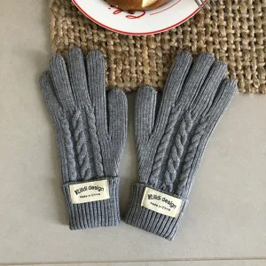 Gray cable knit winter gloves with cuffs, warm woolen five-finger gloves for women.