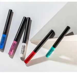 Dettaglio di eyeliner liquidi colorati con formula opaca a lunga tenuta e tonalità vivaci.