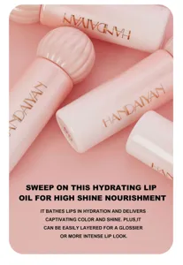 Handaiyan hydraterende lipolie detail met een mooie glanzende afwerking en roze verpakking.