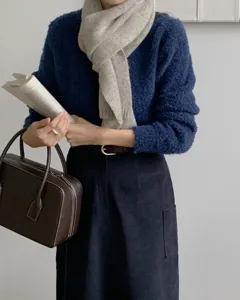 Gezellige gebreide winterwarme sjaal voor dames, zachte wolmix, elegante dagelijkse outfit accessoire.