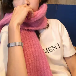Koreanischer Stil rosa Mohair Winterschal Detailansicht, weiche Textur kuschelig warm.