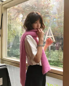 Gemütlicher rosa Mohair Schal für Damen, trendiger koreanischer Winter warmer Schal.