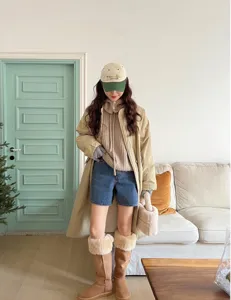 Winter cozy teddy plush handbag minimalist fuzzy cute crossbody bag for stylish daily outfit