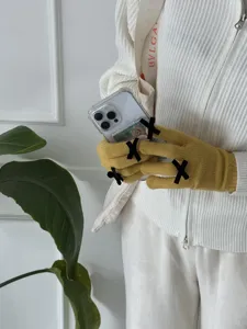 Gelbe Strick-Touchscreen-Handschuhe mit schwarzen Schleifen, warme Winterdamenhandschuhe.