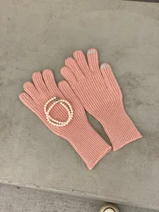 Rosa gestrickte Touchscreen Handschuhe für Damen und Herren, warme Winterhandschuhe mit Muster.