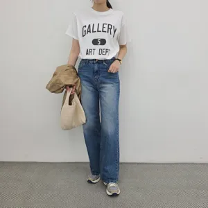 Minimalistische einfarbige Strick Handtasche Detailansicht, stilvolle lässige Damen Tasche.
