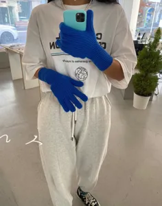 Winter warme Strick-Fünffinger-Handschuhe für Paare, stilvolle blaue Touchscreen-Wärmehandschuhe.