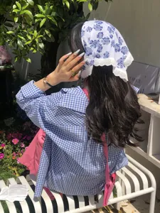 Blumen Sommer Dreieckkopftuch Retro süß Baumwoll Haarband für Damen Outdoor Foto Stil.