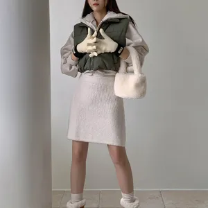 Warme comfortabele winter gebreide handschoenen voor vrouwen, stijlvolle effen wanten.