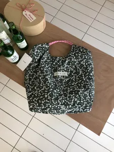 Schoene koreanische Damen Tragetasche mit Blumenmuster und Kordelzug fuer Sommer Alltag.