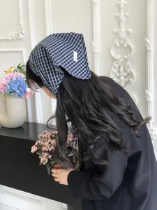 Schickes Karomuster Bandana Kopftuch Damen Sommer Sonnenschutz Haarband im Landhausstil.