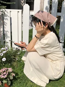 Japanisches Baumwolle Leinen Kariertes Dreiecktuch Kopftuch fuer Damen Sommer Urlaub.