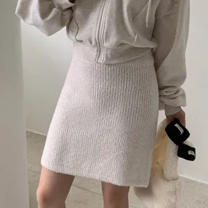 Koreaanse stijl winter warme gebreide handschoenen detailopname met zachte woltextuur.