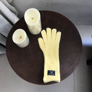 Gelbe gestrickte Touchscreen-Wollhandschuhe für Damen, stilvolle einfarbige Winter-Warmehandschuhe.